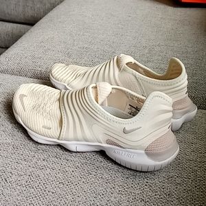 WMNS NIKE FREE RN 3.0 SIZE 6.5